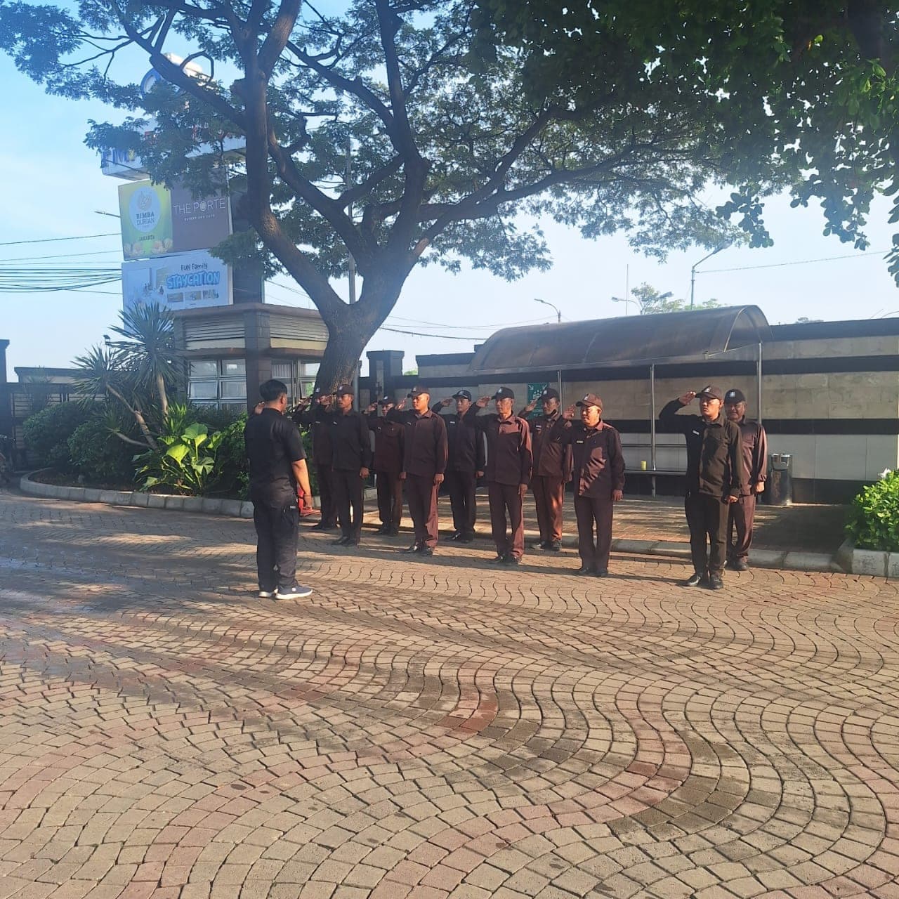 Apel pagi di area gerbang